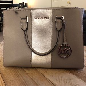 Micheal Kors gray handbag